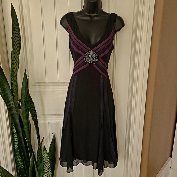 Formal dress - Picture 1 of 4